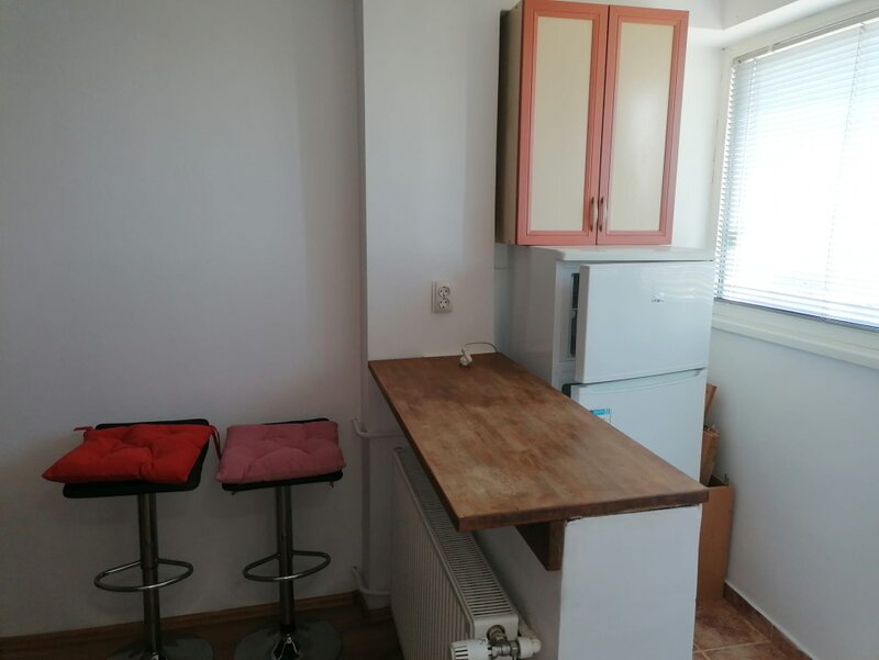 Costin Georgian, garsoniera mobilata si utilata.