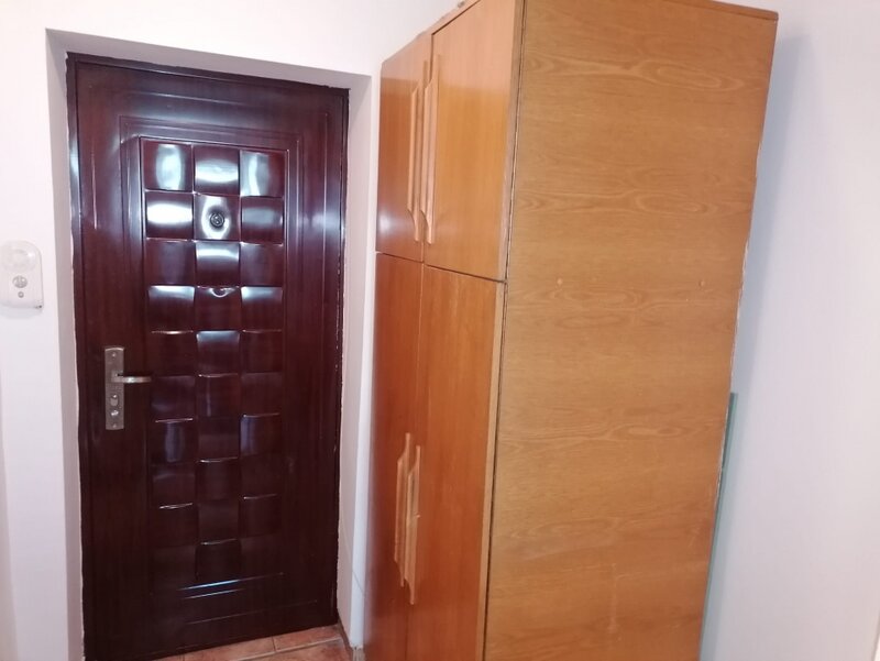 Costin Georgian, garsoniera mobilata si utilata.