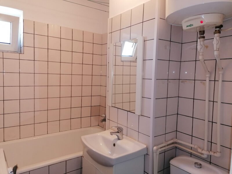 Costin Georgian, garsoniera mobilata si utilata.